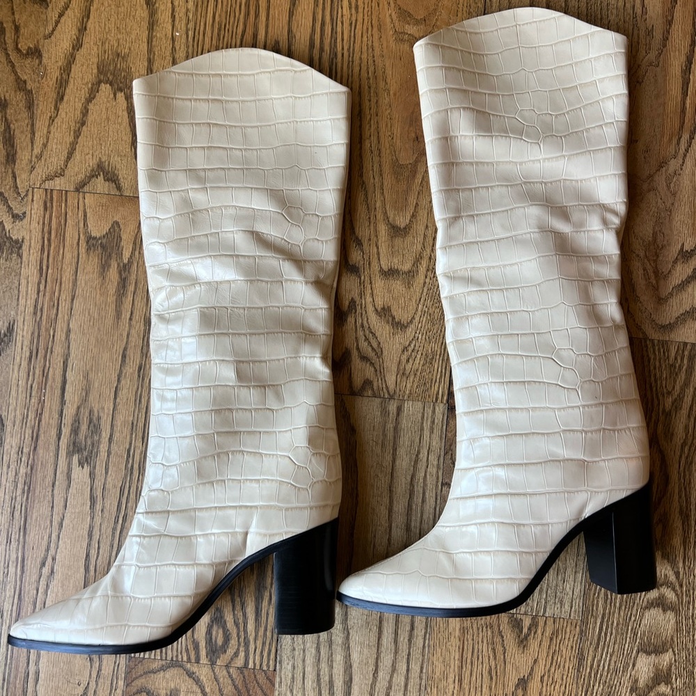 NWT never worn Schultz Analeah Crocodile-embossed Leather boot - size 8.5